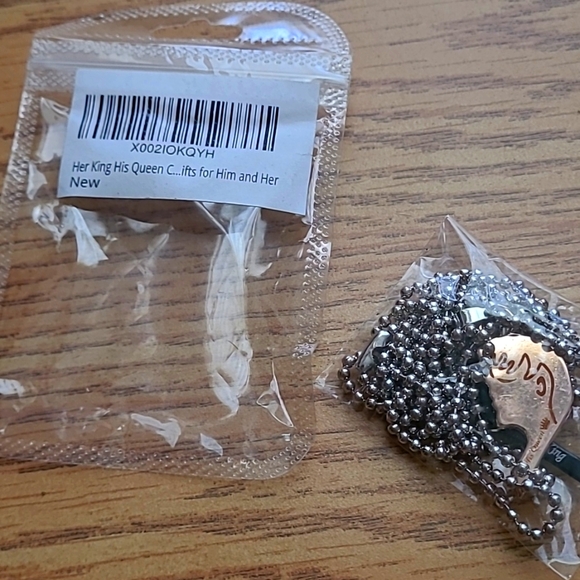 His queen her king necklace set - Picture 1 of 4